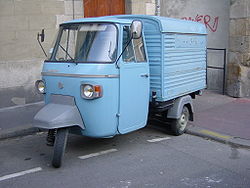 250px-Piaggio_Vespacar_APE_P400V_MPF.dsc01304.jpg