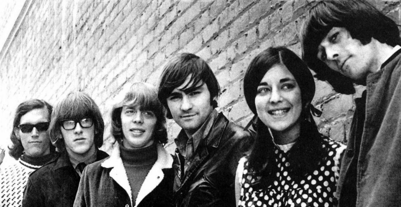 Jefferson_Airplane_First_Line-Up_With_Signe_Anderson.jpg