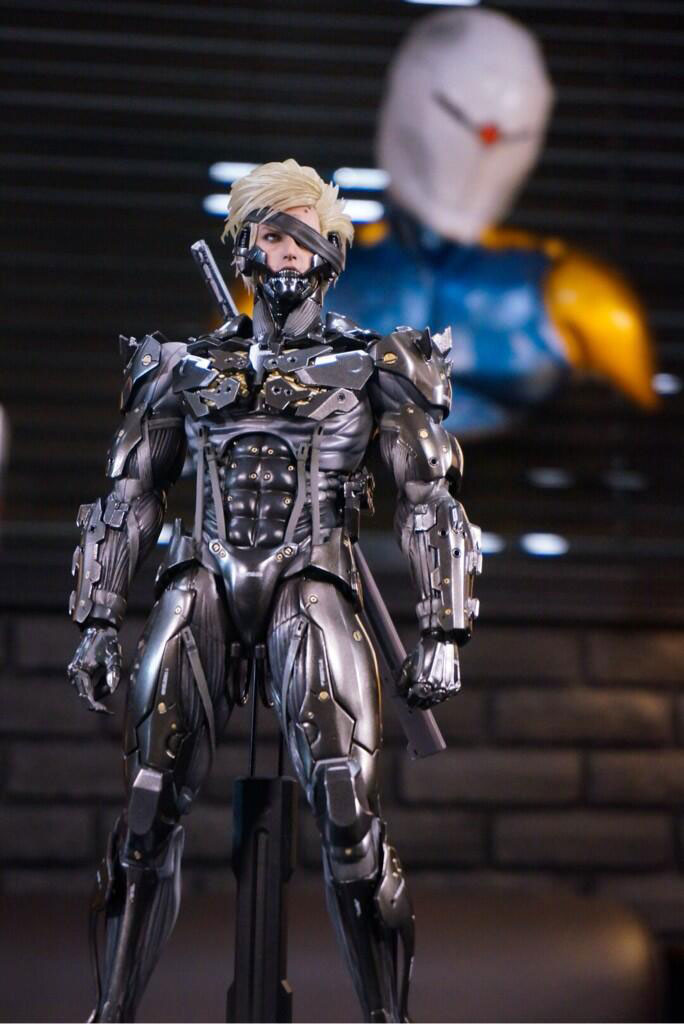 Black-Raiden-Hot-Toys-Statue-3.jpg