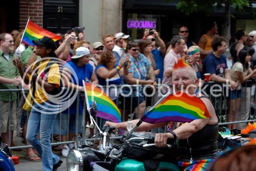 nyc_pride_dykes_bikes.jpg