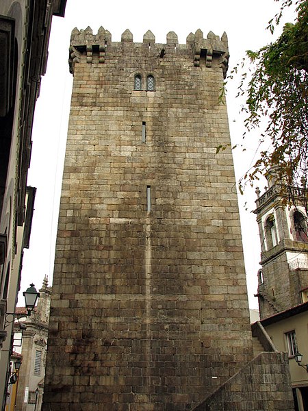 450px-Torre_de_menagem_de_Braga.jpg