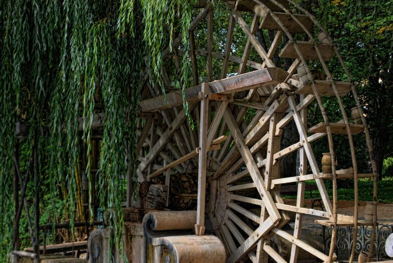 wooden-water-wheel-willow-tree-city-of-tomar.jpg