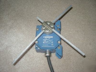 Telemecanique-rotational-limit-switch-xcr-F17H2.jpg