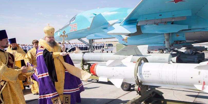 photo-an-orthodox-priest-blesses-russian-missiles-for-airstrikes-in-syria.jpg