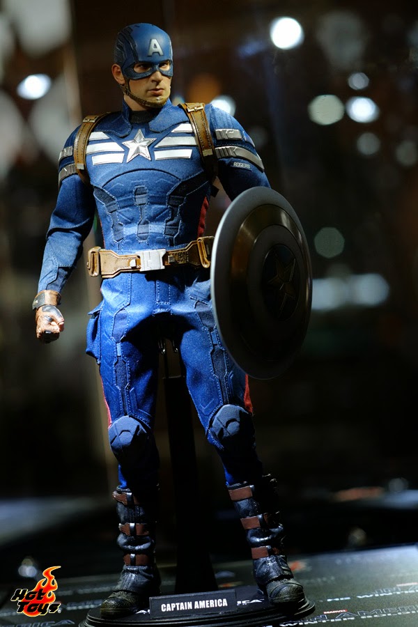 HOT_TOYS_HK_EXPO_DISPLAY_CAPTAIN_AMERICA_THE_WINTER_SOLDIER_CAP_IN_STEALTH_SUIT_01.jpg