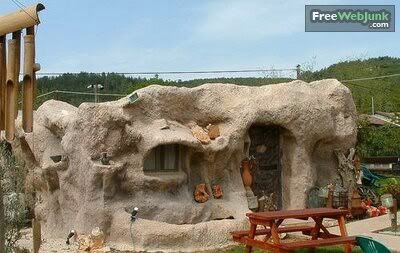 the_flintstones_real_house_10.jpg