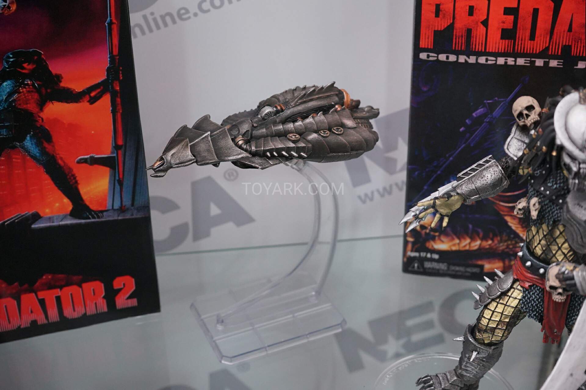 SDCC-2016-NECA-AvP-and-Predators-016.jpg