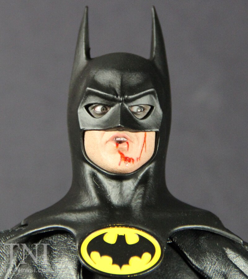 Hot_Toys_Michael_Keaton_Batman_DX-09_1_6_Scale_Figure33__scaled_800.jpg