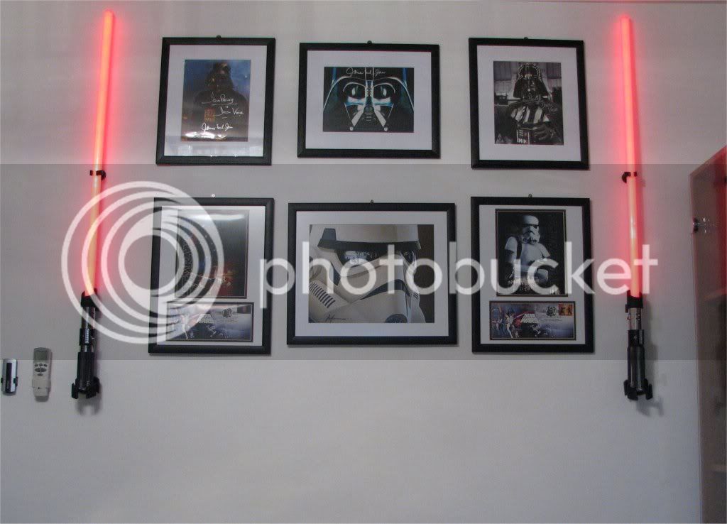 Autographdisplay01.jpg