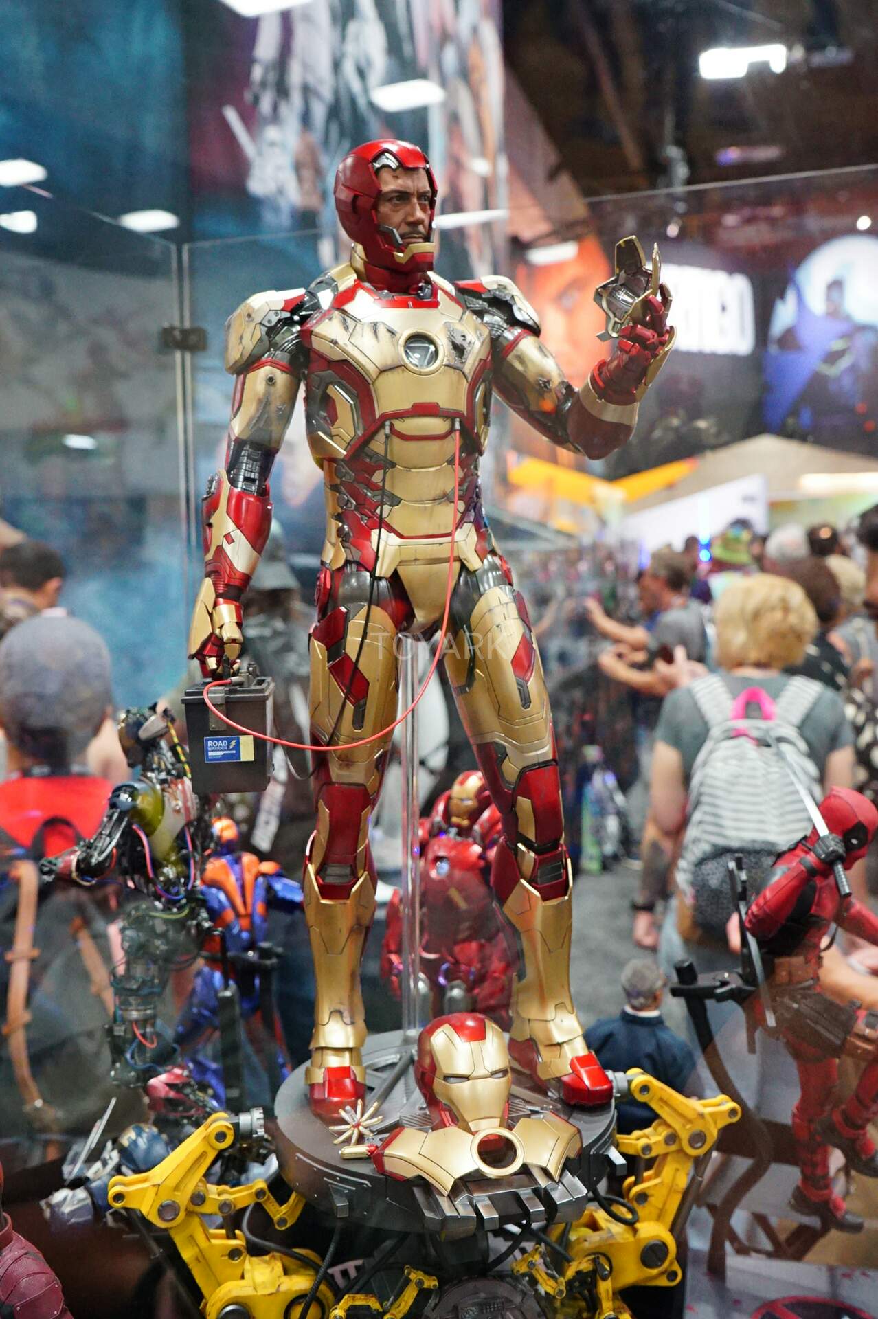 SDCC-2016-Hot-Toys-Marvel-Iron-Man-003.jpg