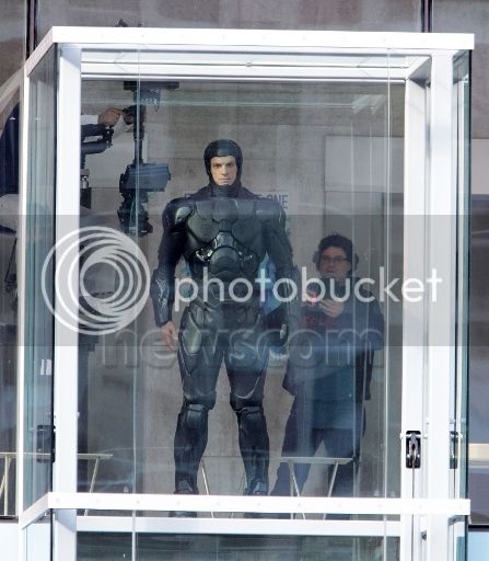 joel-kinnaman-robocop-set-photo.jpg