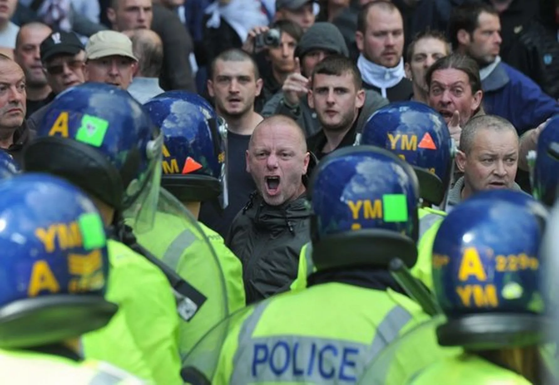 image-12-for-edl-in-walsall-protests-by-the-english-defence-league-gallery-850127629.jpg