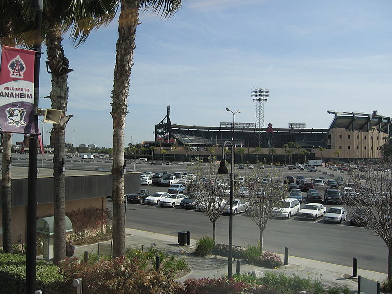 800px-Angelstadium-farshot.JPG