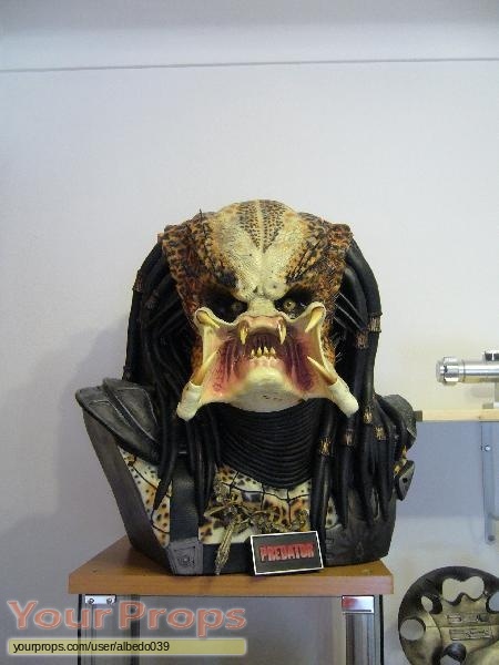 Predator-The-Predator-1-1-Scale-Bust-1.jpg