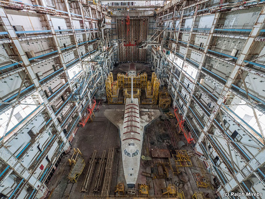 abandoned-soviet-space-shuttle-hangar-buran-baikonur-cosmodrome-kazakhstan-ralph-mirebs-4.jpg