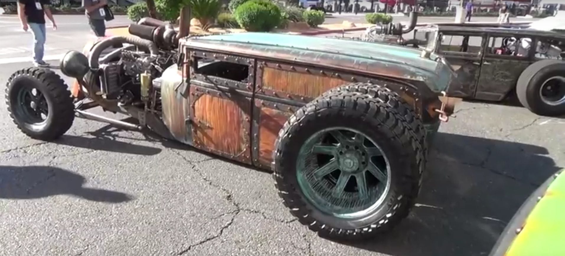 80-welderup_s_dually_rat_rods_have_steampunk_look_nailed_video_102467_1_851b3cb0353db6a4573df4bcf32abc30cf8fbeb8.jpg