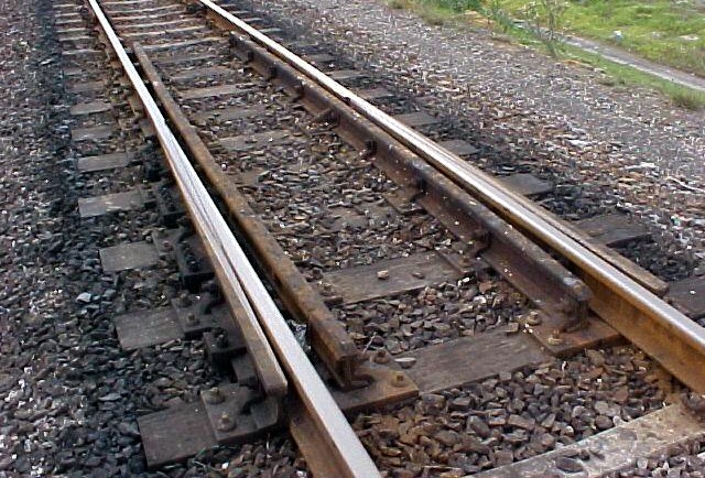 Track_Rail_Expansion_Joint.JPG