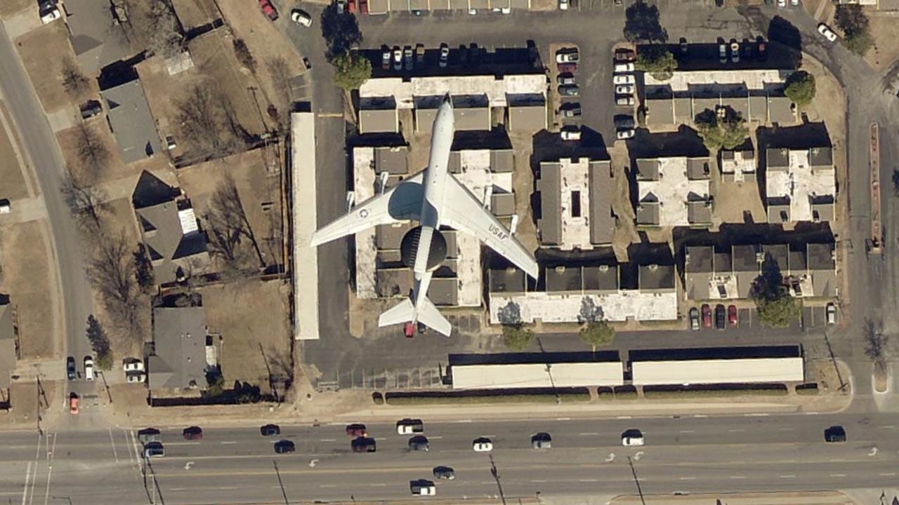incog-aerial-photo-snaps-air-force-jet-flying-low-over-tulsa.1527275677000-0.jpeg