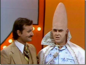 67782615-dan_aykroydas-a-conehead-on-snl-with-bill-murry_thumb.jpg