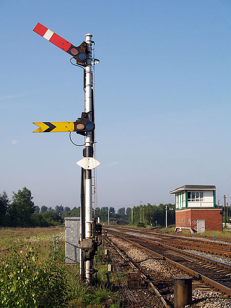 450px-Castleton_East_Junction_signal_box_59_signal_%281%29.jpg