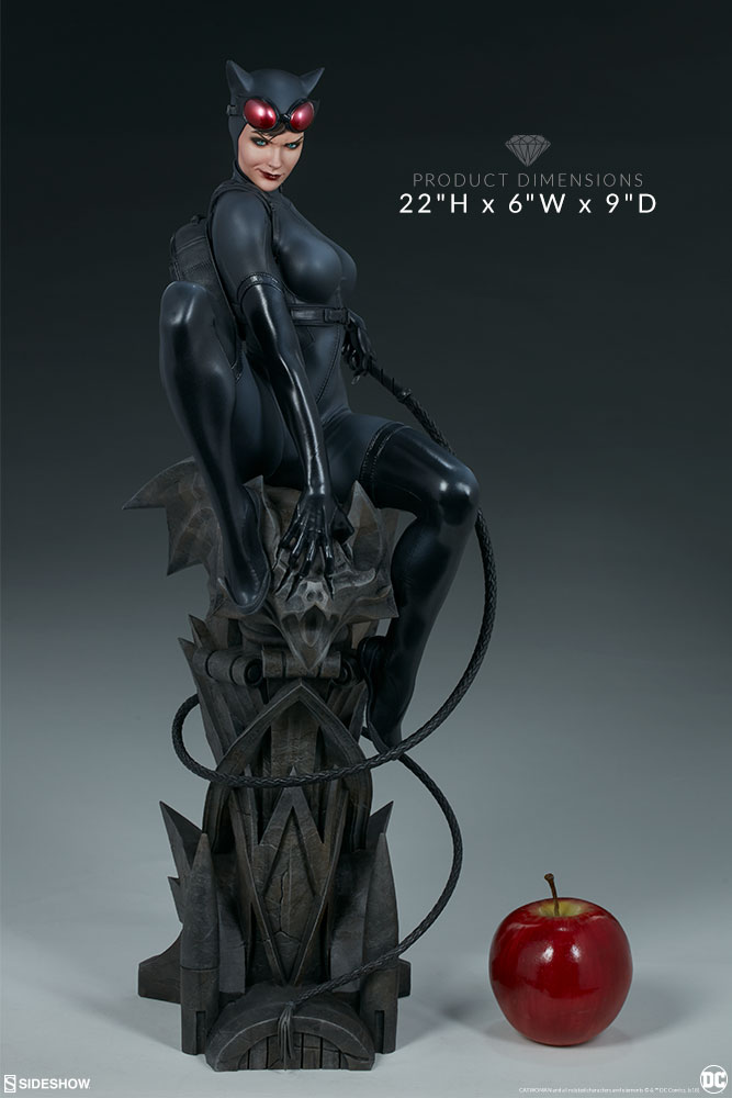dc-comics-catwoman-premium-format-figure-sideshow-300678-04.jpg