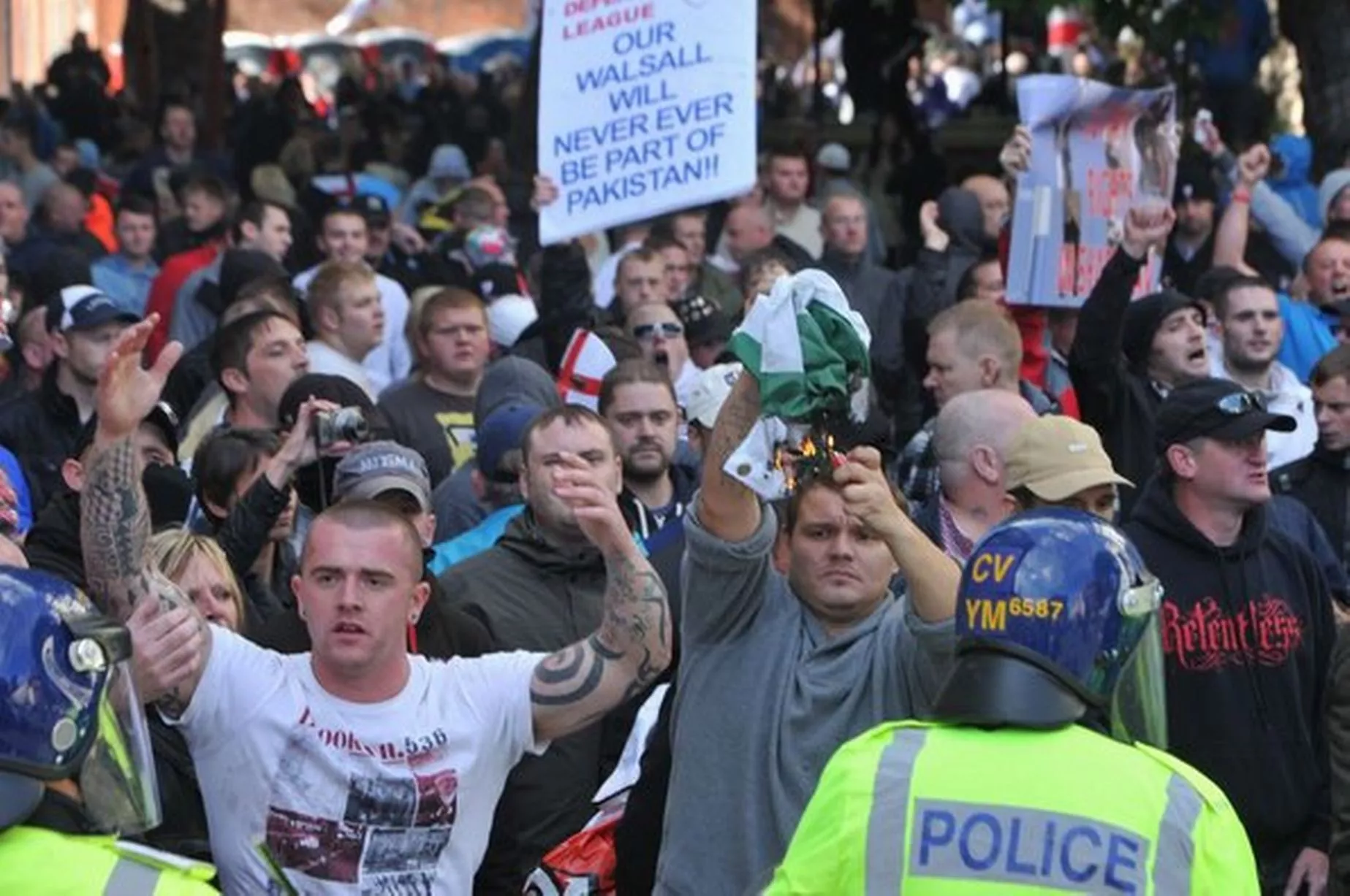 image-9-for-edl-in-walsall-protests-by-the-english-defence-league-gallery-524169894.jpg