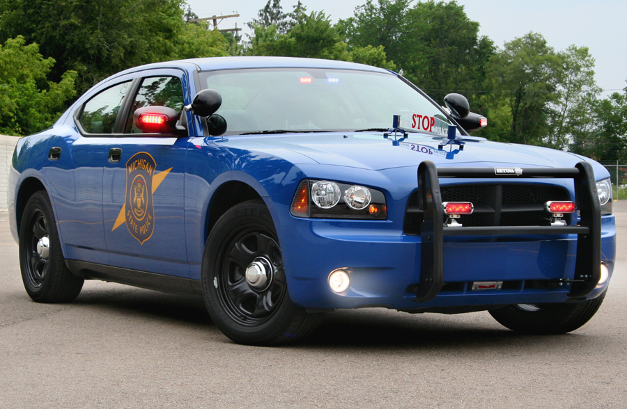 2006_Michigan_State_Police_Dodge_Charger_1.jpg