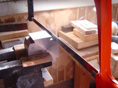 Body08DovetailsSawing.jpg