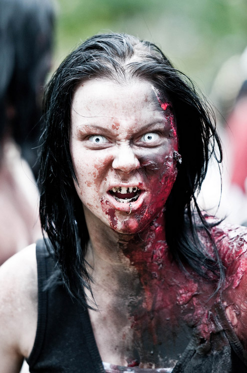 zombie-walks-2011-zombie-girl-11.jpg