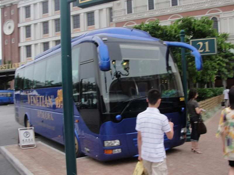 shuttlebus3.jpg