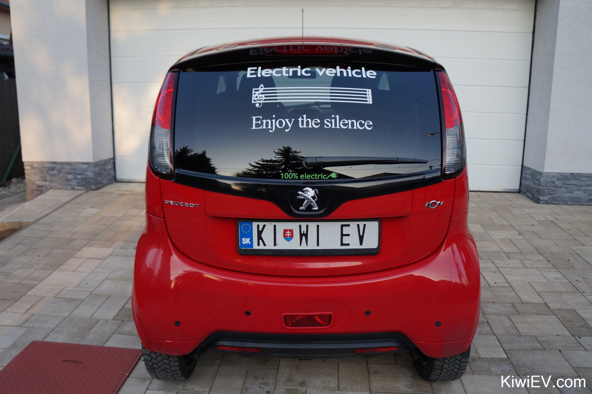 3-Kiwi-EV-electric-car-enjoy-the-silence-sticker.jpg
