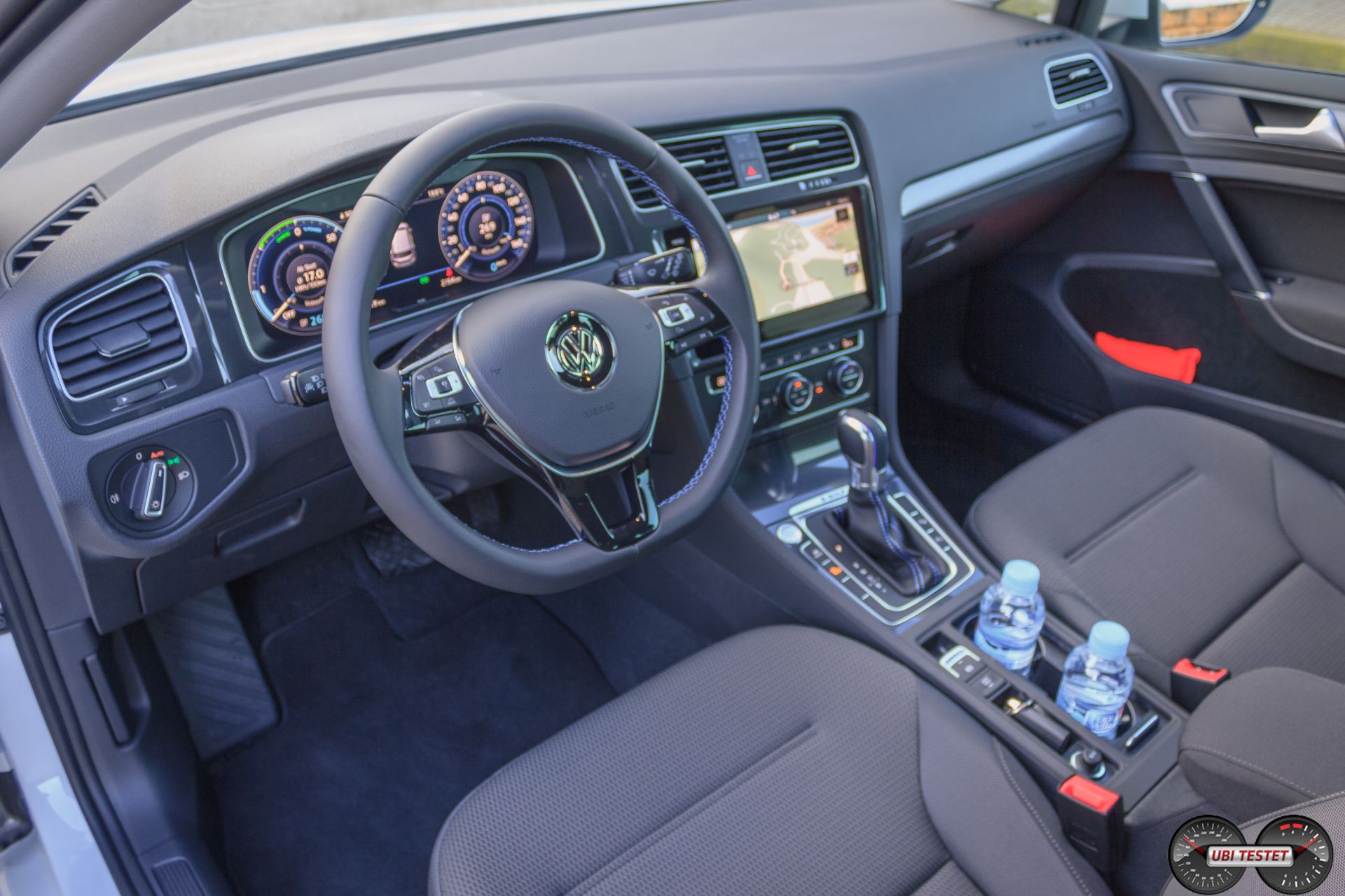 Volkswagen-eGolf-2017-Innenraum.jpg