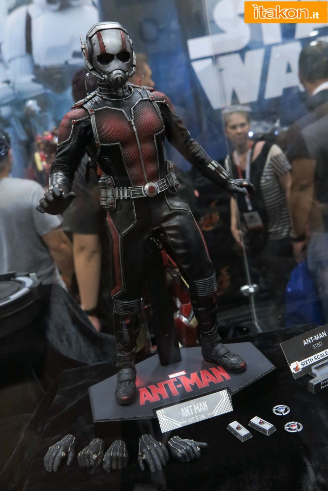 hot-toys-sdcc-2015-115.jpg