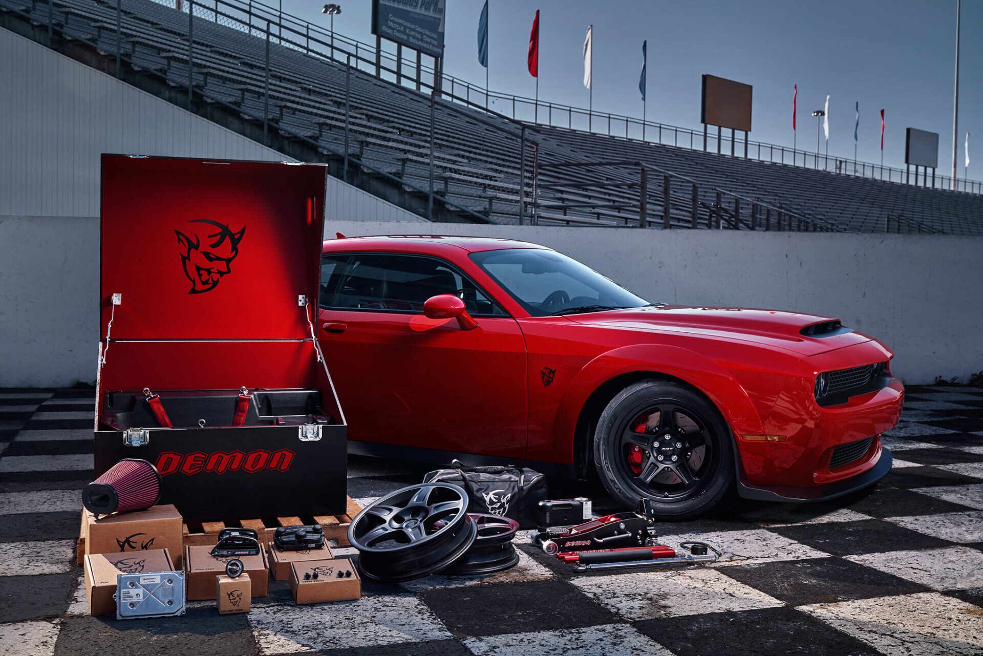 001-Dodge-Demon-2018-trunk-1920x1281.jpg