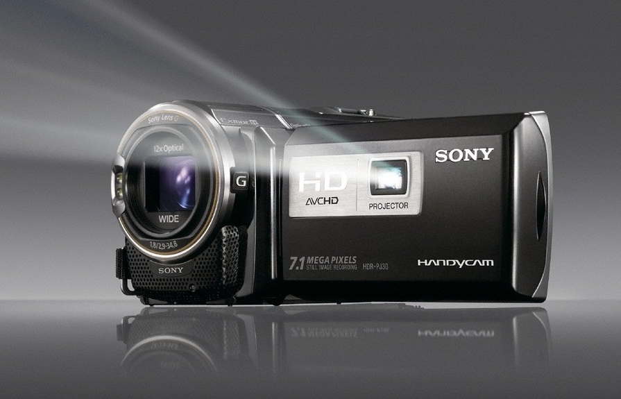 Sony-HDR-PJ30V-with-projector.jpg