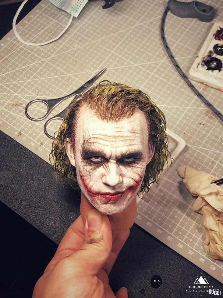 Queen-Studios-DC-The-Dark-Knight-Joker-13-Scale-Statue-Exclusive-Ver.-Rooted-Hair-5.jpg