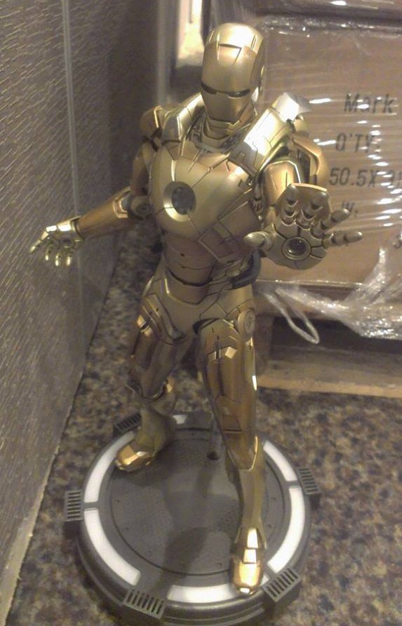 Hot-Toys-Midas-Iron-Man-Mark-21-Figure-on-Display-e1376082905384.jpg