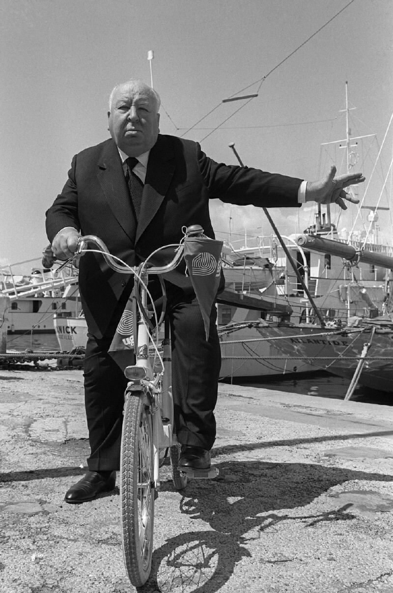 Alfred-Hitchcock-Peugeot-Helium-folding-bike.jpg