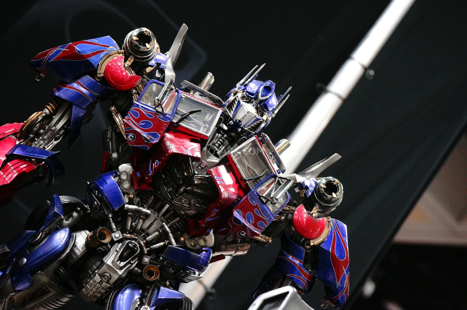 SDCC-2014-Sideshow-Transformers-Optimus-Prime-005_1406489570.jpg