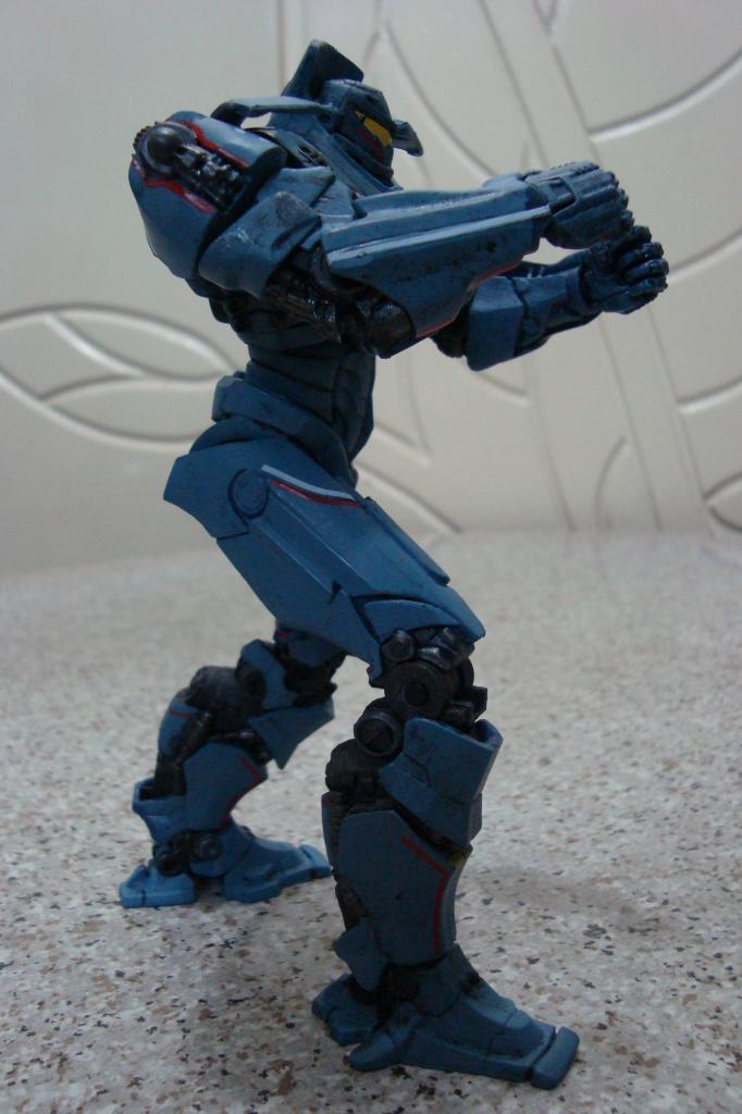 Pacific-Rim-Jaeger-Gipsy-Danger-006.jpg