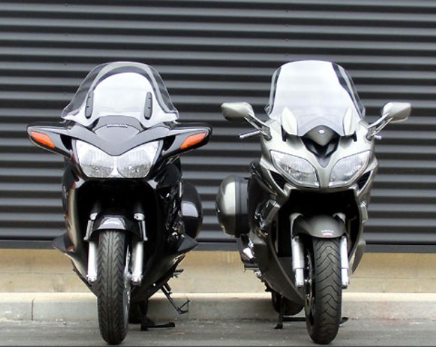 Honda_Pan-European_Vs_Yamaha_FJR_1300_2013_1.jpg