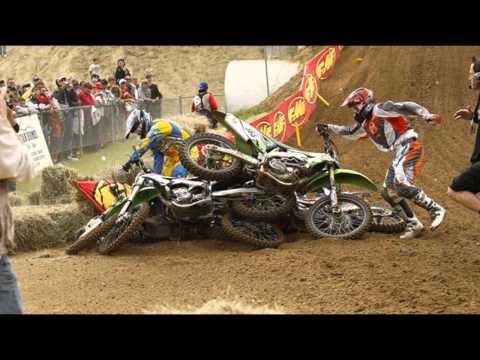 WVNJRjhNOFZYSDgx_o_funny-motocross-pile-up-crash.jpg