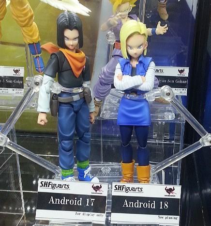 SH-Figuarts-Android-17-and-Android-18-Dragon-Ball-Z-Figures-at-Bandai-Booth-at-SDCC-2013-e1374116568270.jpg