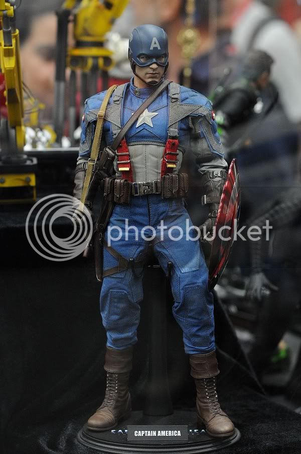 sdcc2011_sideshow_hottoys_6.jpg