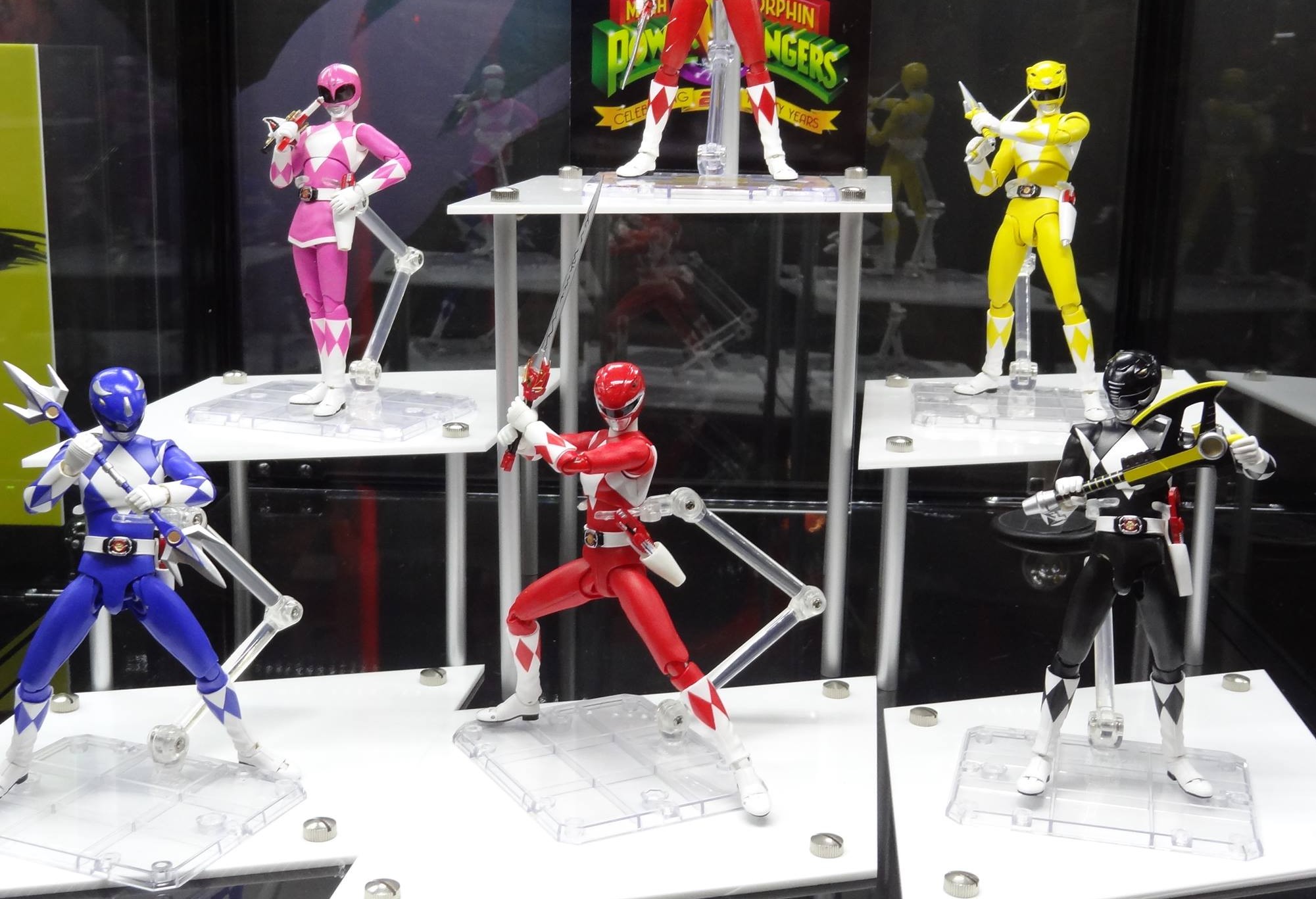 SH-Figuarts-Complete-Mighty-Morphin-Power-Rangers-Team-All-5-Rangers-SDCC-2013-e1374676856203.jpg