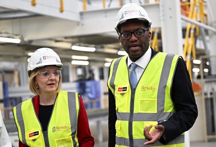 UK Prime Minister Liz Truss and Chancellor of the Exchequer Kwasi Kwarteng visit Berkeley Modular, on September 23, 2022 in Northfleet, England. The Chancellor has released its growth plan of some 30 measures including tax cuts and an energy price cap for businesses which comes at a time when the UK faces a cost-of-living crisis, recession, soaring inflation and climbing interest rates.