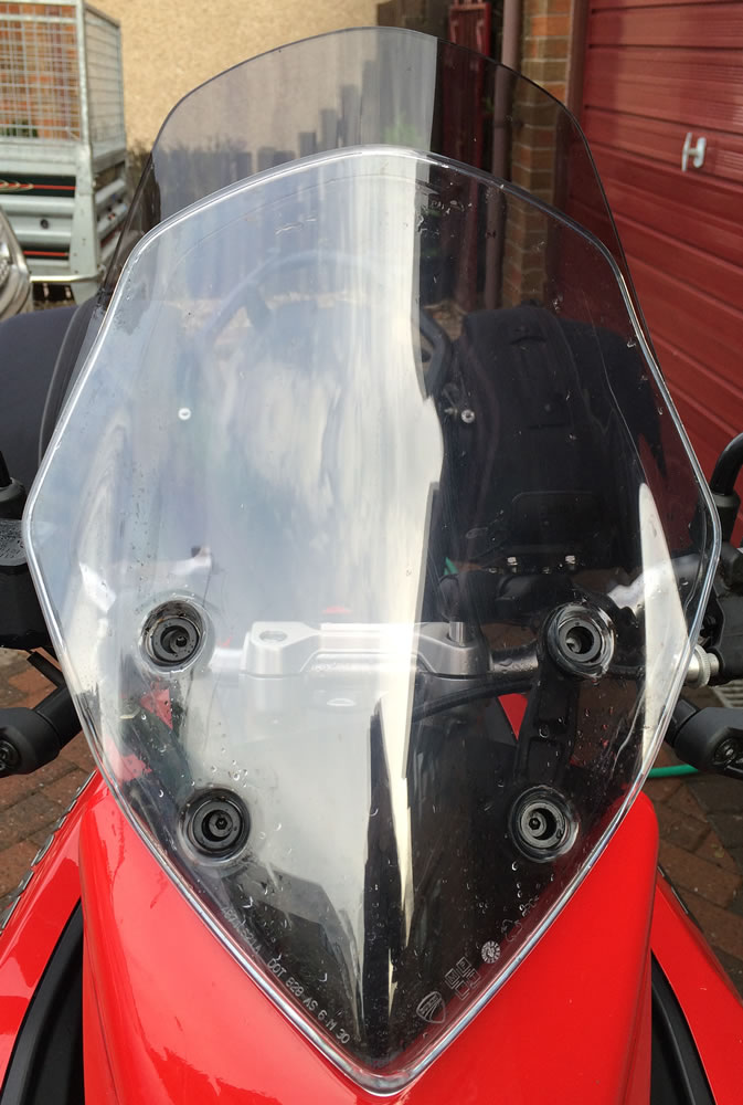 ducati-hyperstrada-touring-screen-with-standard-screen-overlaid.jpg