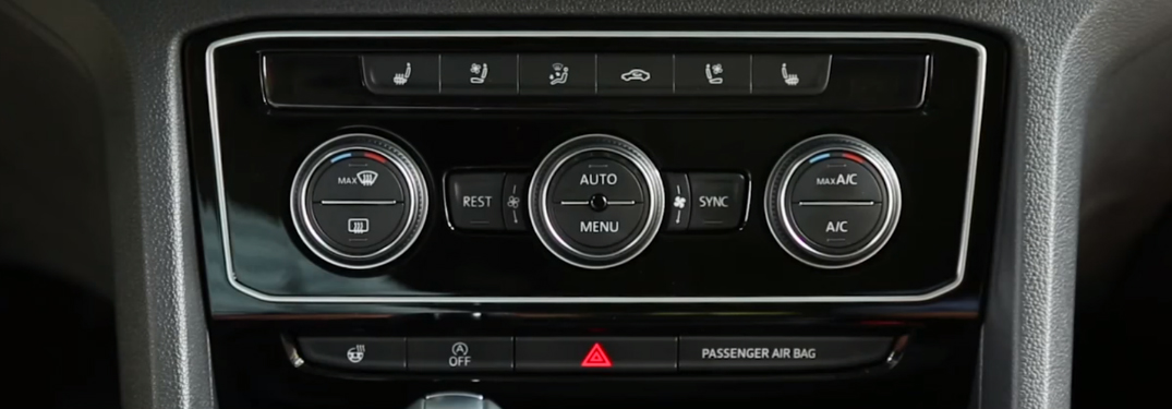 Close-up-view-of-the-Volkswagen-Climatronic-Automatic-Climate-Control-System_o.jpg