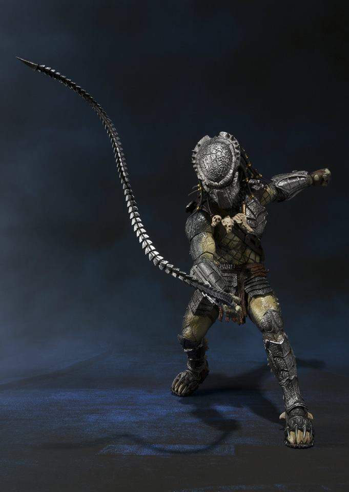 S.H.-MonsterArts-AVP-Predator-Wolf-Hi-Res-09.jpg