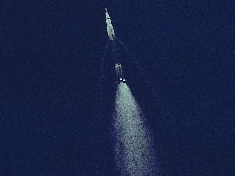 800px-Apollo_11_first_stage_separation.jpg